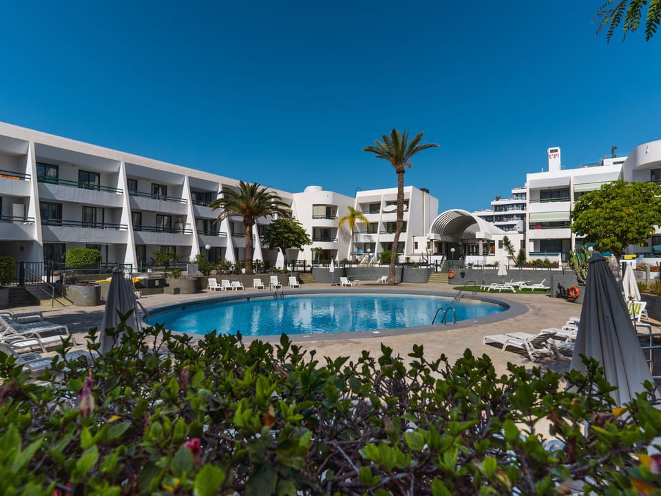 Want to cool off, a swimming pool awaits you at the foot of the residence.