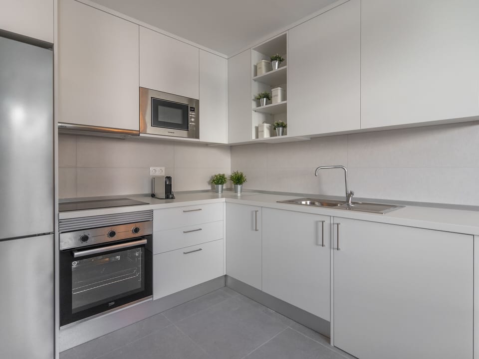 Have coffee! Want to cook a good little Spanish dish! The kitchen is yours.