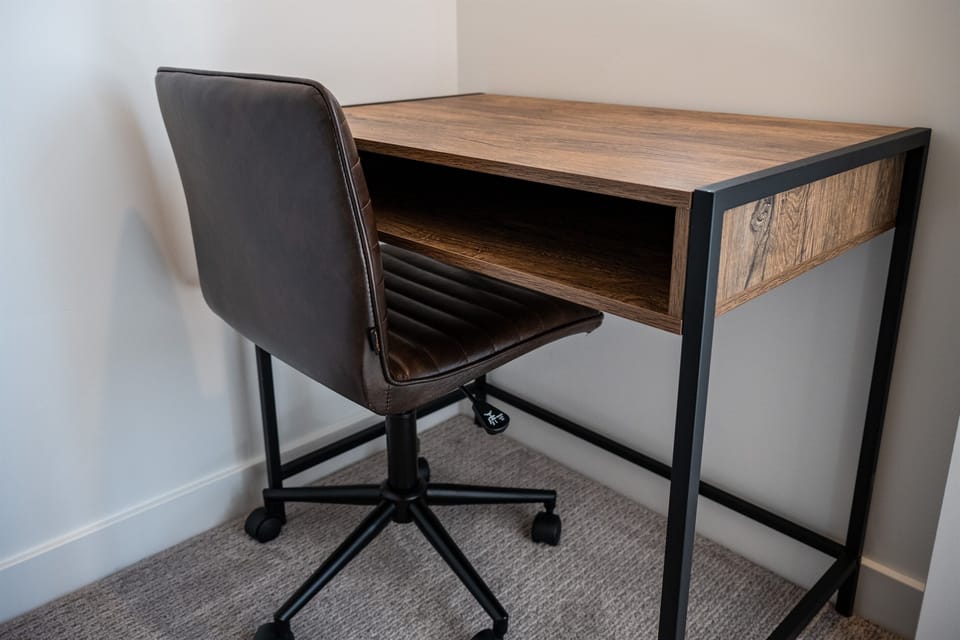 Sure, there’s a desk—but we recommend skipping the work and soaking up the views instead.
