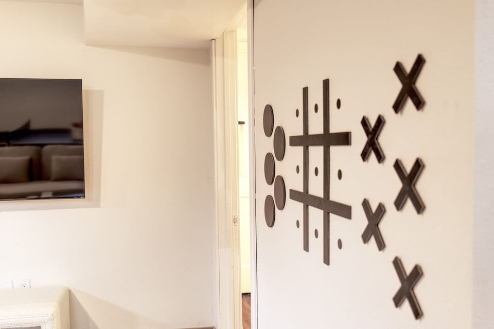 Wall tic tac toe