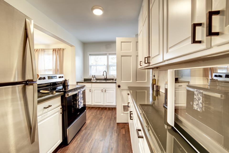 Kitchen with lots of counter top spaces