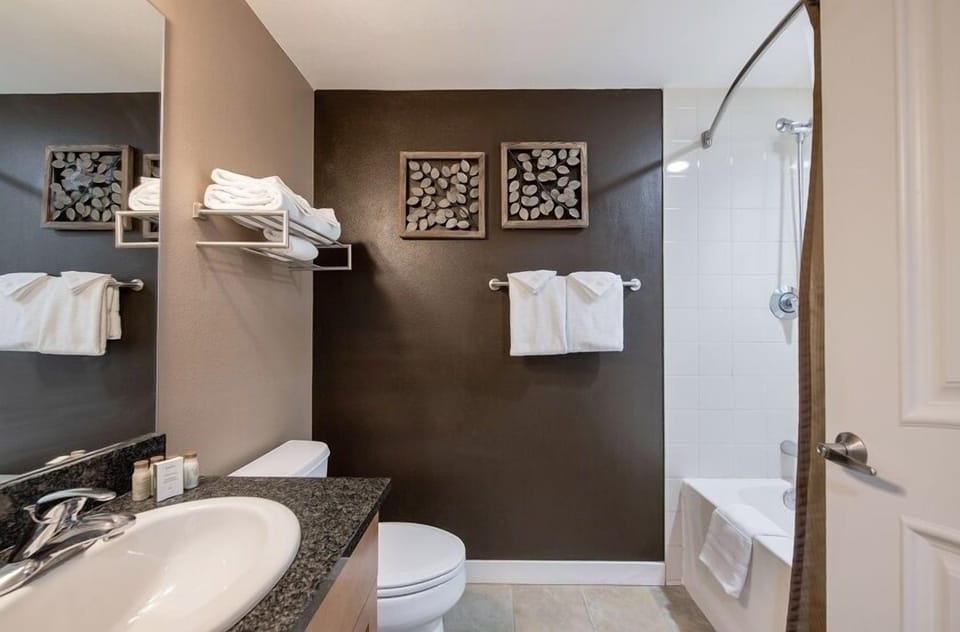Sink, Indoors, Bathtub, Tub, Bathroom