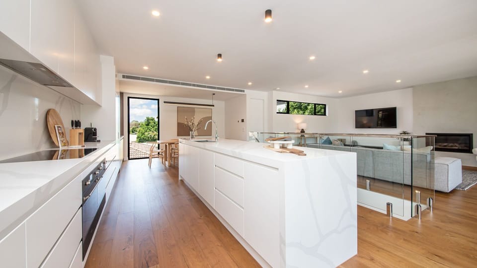 Stunning fully equipped kitchen 