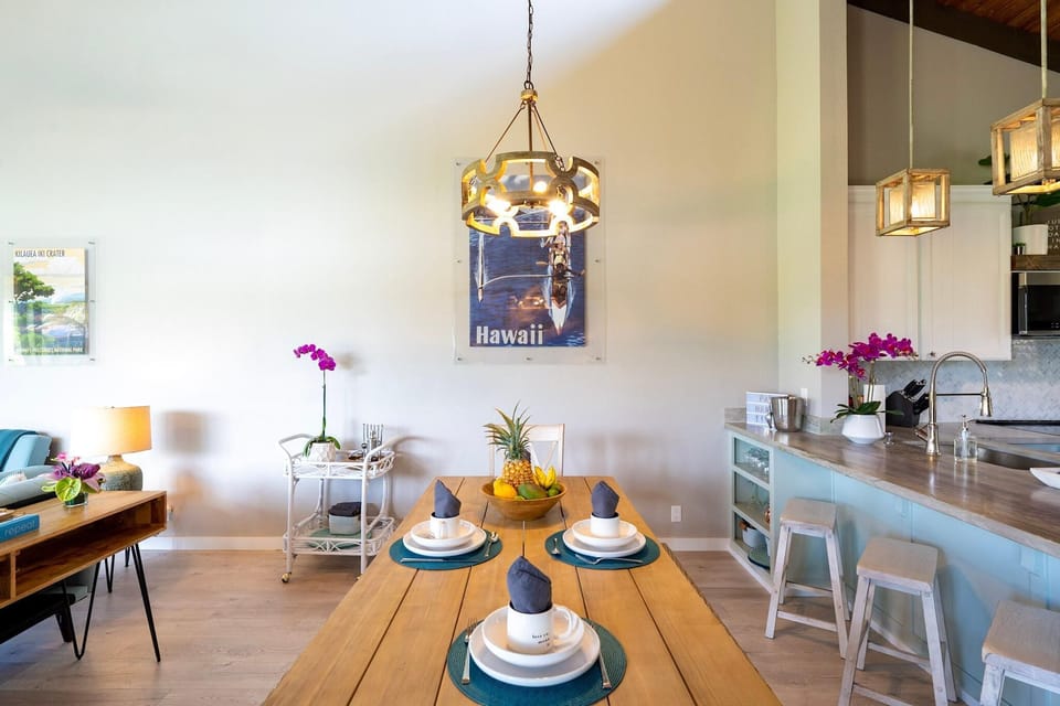 Condo, Multiple Beds (CheCaHale: Gorgeous Top Floor Corner ) | Dining