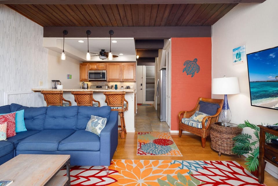 Condo, Multiple Beds (Kona Mansions 225 Top Floor 2 story O) | Living area