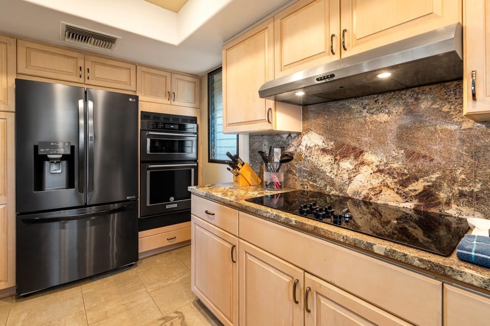 Condo, Multiple Beds (Waikoloa Fairways #A310: Top Floor,Br) | Private kitchen | Oven, toaster, paper towels