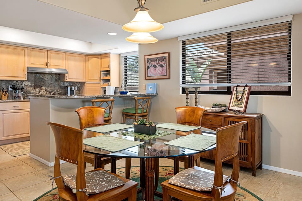 Condo, Multiple Beds (Waikoloa Fairways #A310: Top Floor,Br) | Dining