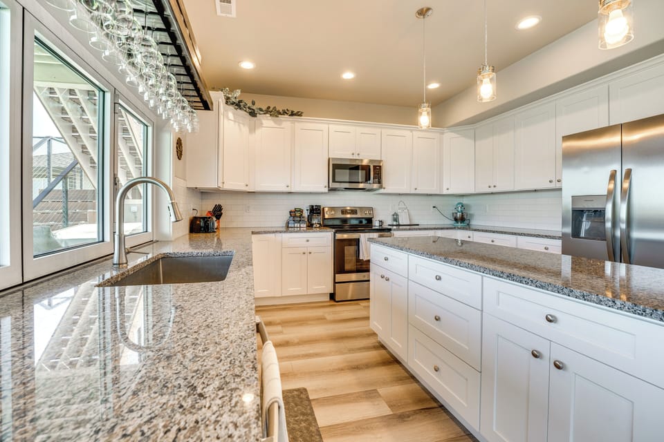 Kitchen | Drip Coffee Maker | Trash Bags & Paper Towels Provided