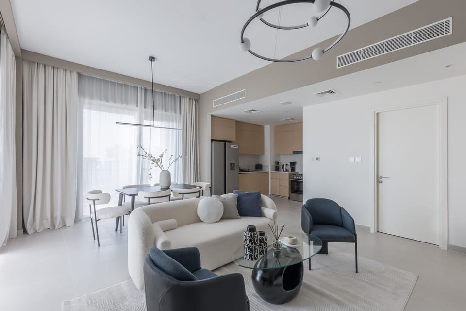 3 bedrooms, premium bedding, desk, soundproofing