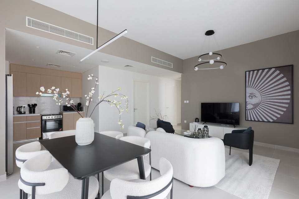 3 bedrooms, premium bedding, desk, soundproofing