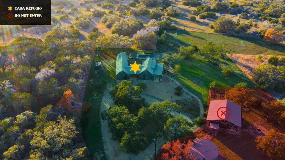 There is a casita (sleeps 4) available to rent as well.  See separate listing.