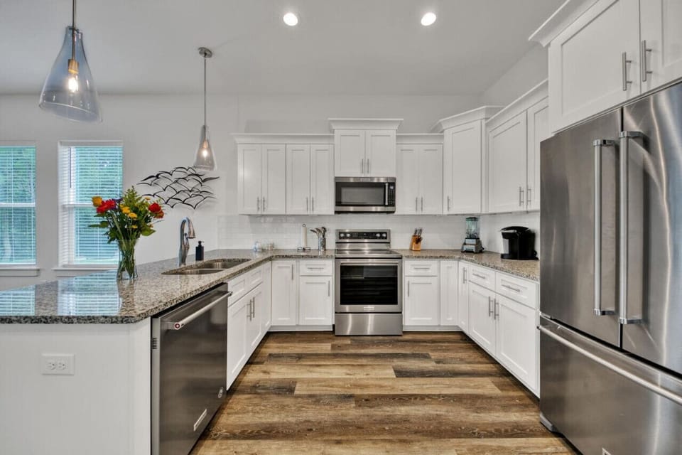 Fully stocked kitchen with Kitchen Aid appliances