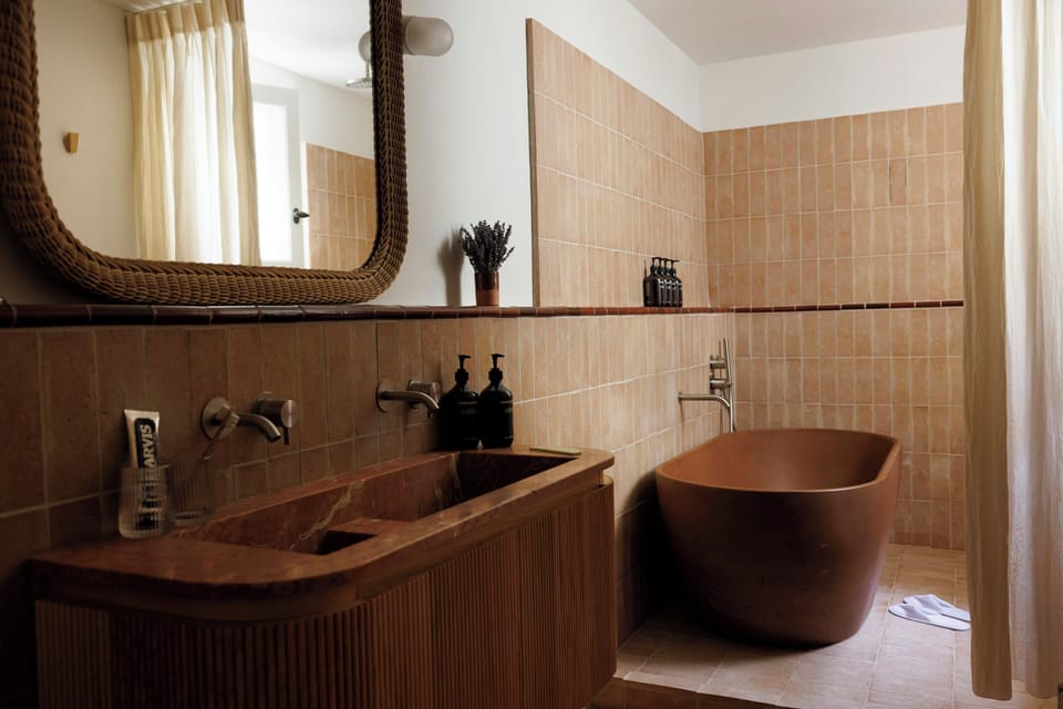 Junior Suite | Bathroom | Free toiletries, hair dryer, bathrobes, towels