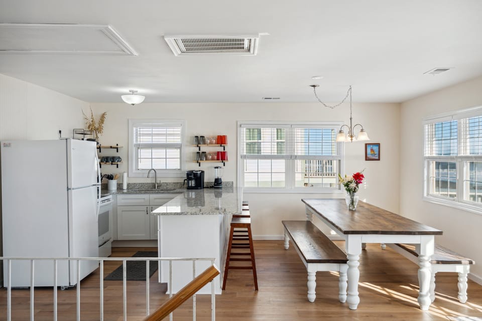 Kitchen & Dining Area