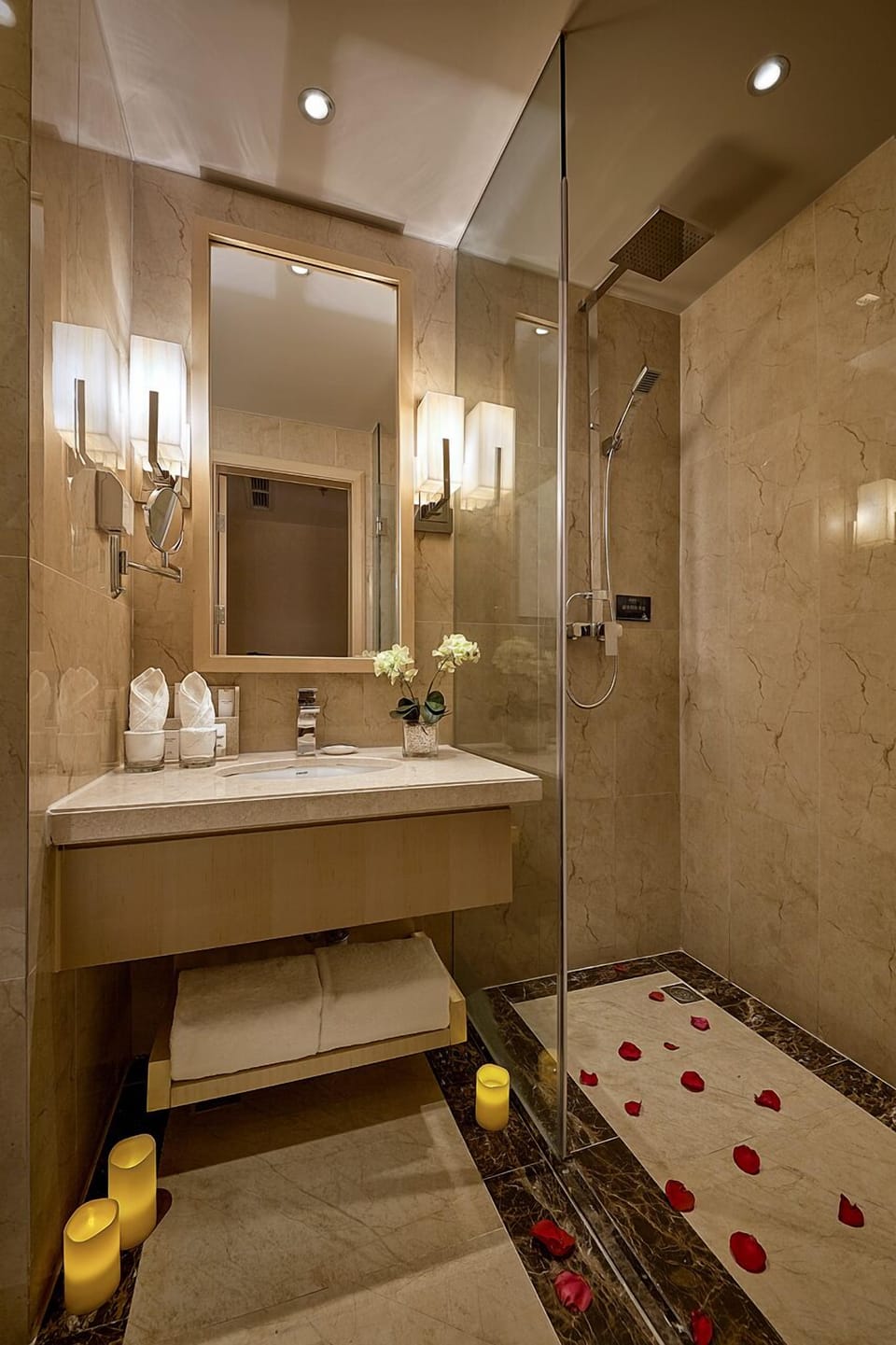 Deluxe King Room | In-room safe, desk, laptop workspace, blackout drapes