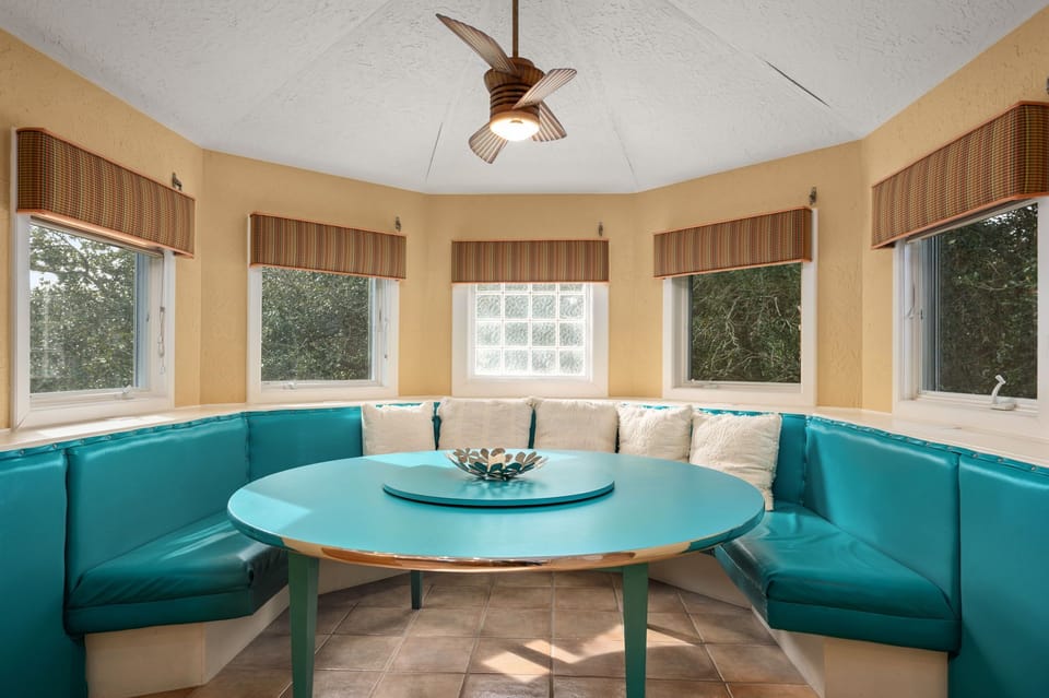SH157: Chase-n-Grace | TL Dining Nook