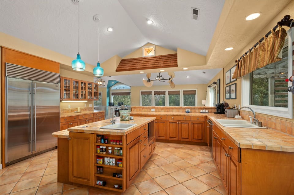 SH157: Chase-n-Grace | TL Kitchen Area