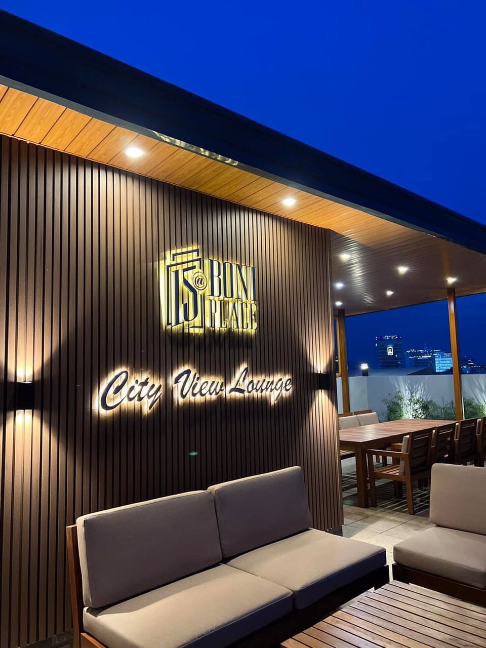 Outdoor dining