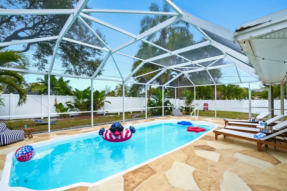Jump into the screened-in saltwater pool, float with the toys, and kick back on the loungers to enjoy the pool, day or night