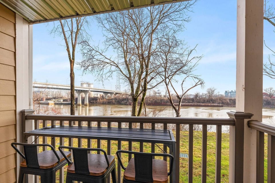 Nashville Riverfront Rental with King Bed and River View