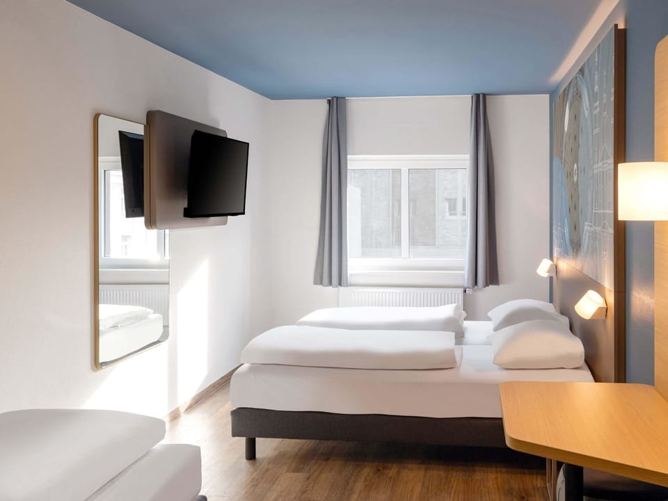 Triple Room | Blackout drapes, soundproofing, free WiFi