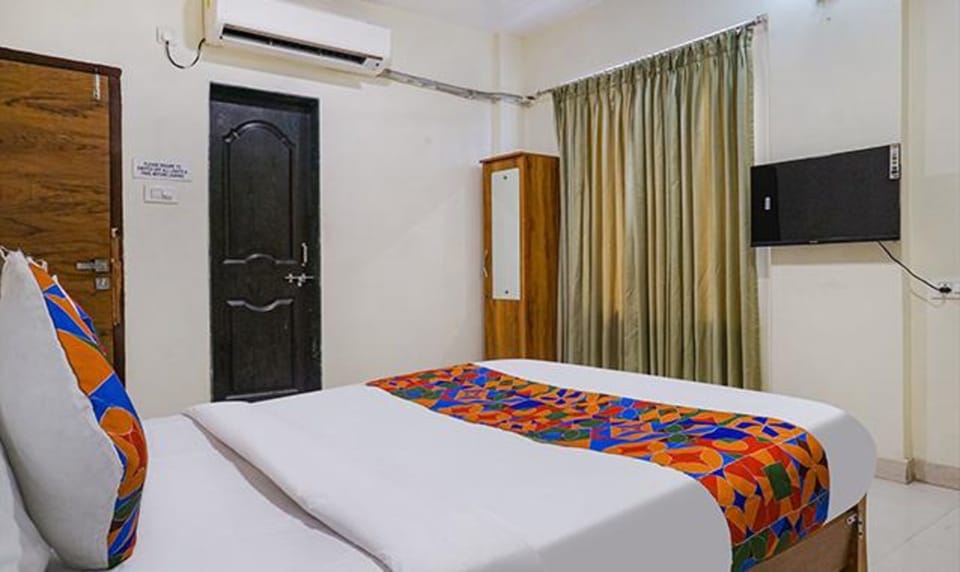 Egyptian cotton sheets, premium bedding, in-room safe, free WiFi