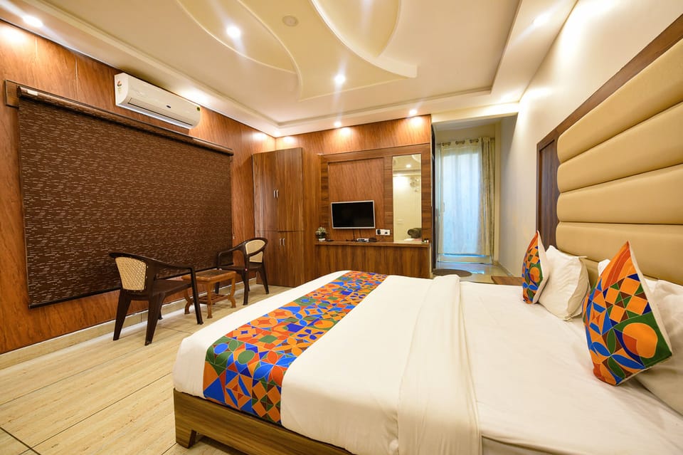 Egyptian cotton sheets, premium bedding, in-room safe, free WiFi
