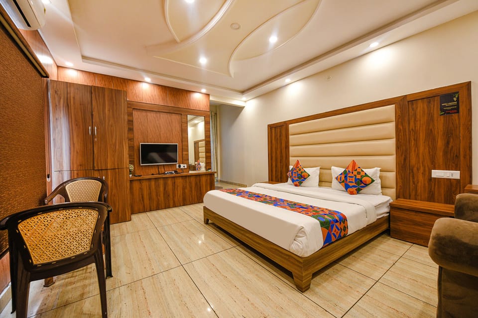Luxury Room | Egyptian cotton sheets, premium bedding, in-room safe, free WiFi