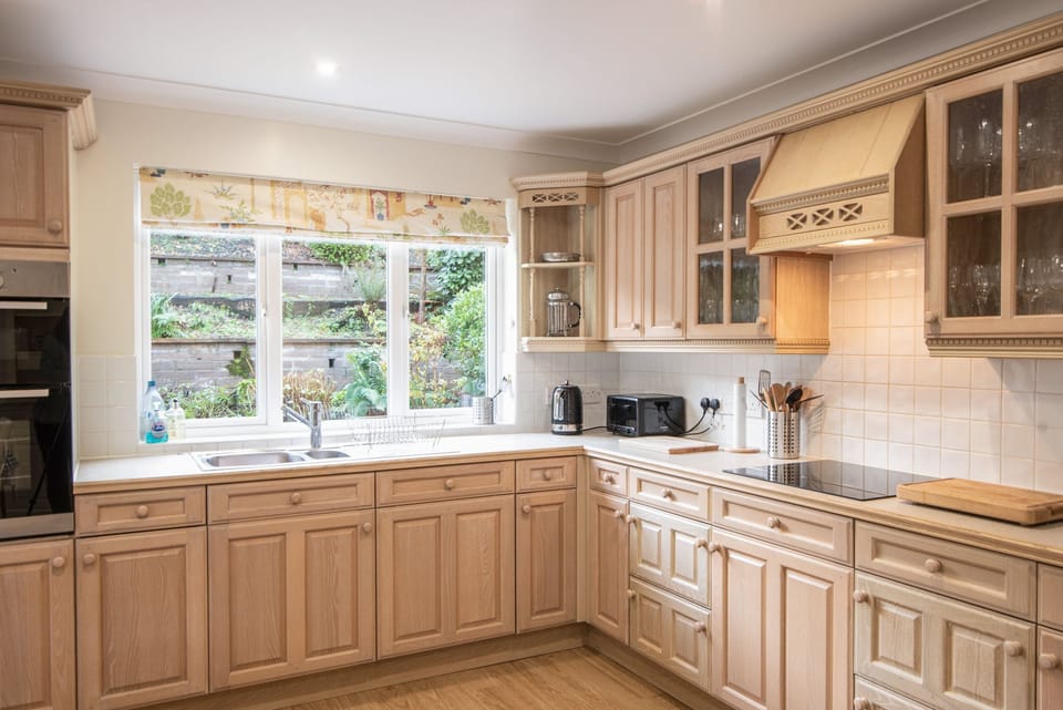 Fridge, dishwasher, electric kettle, toaster