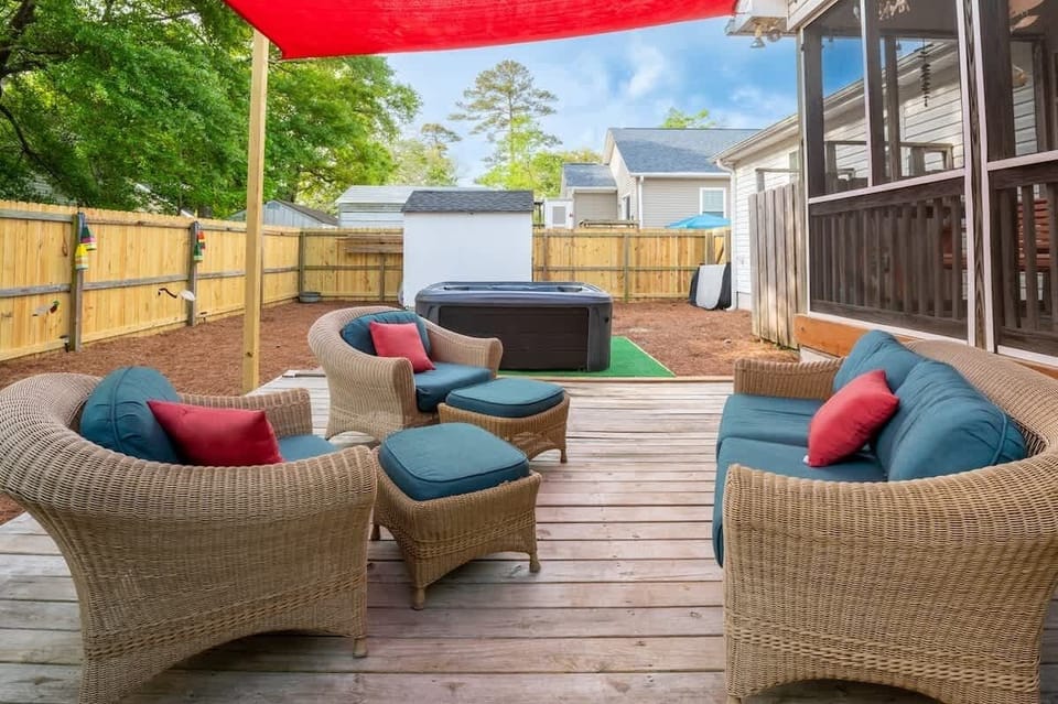 Back Yard Paradise at The Feighery Tail