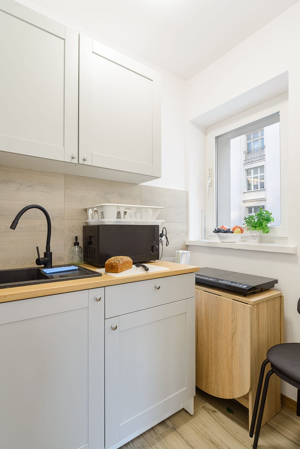 Classic Apartment | Private kitchen | Mini-fridge, microwave, stovetop, electric kettle