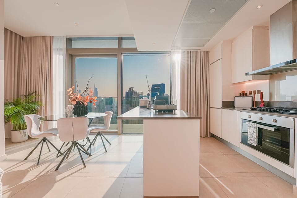 Exclusive Apartment, 2 Bedrooms, Balcony, Marina View | Private kitchen | Full-size fridge, microwave, oven, stovetop