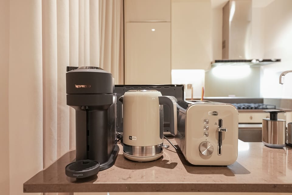 Exclusive Apartment, 2 Bedrooms, Balcony, Marina View | Private kitchen | Full-size fridge, microwave, oven, stovetop