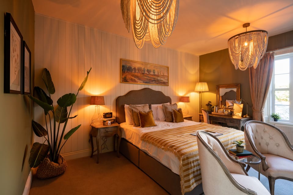 Deluxe King Room | In-room safe, desk, free WiFi