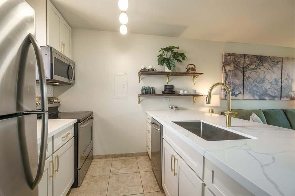 Cook with ease in this bright, well-appointed kitchen! Perfect for your island getaway.