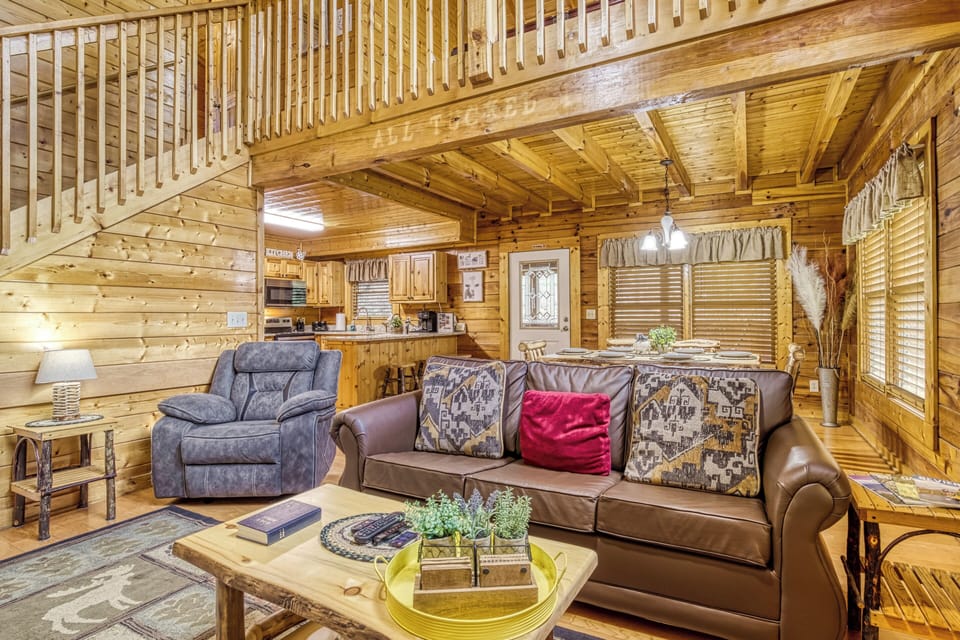 Cabin in the Smokies "Creekview" - Living room, dining area, and kitchen