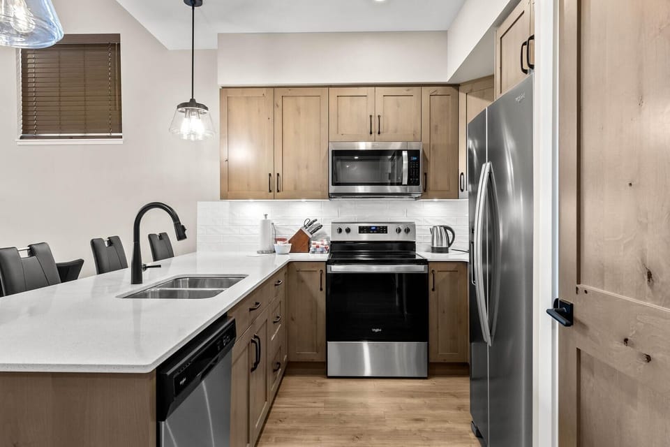 Townhome, 3 Bedrooms | Private kitchen | Coffee/tea maker, fridge, oven, toaster