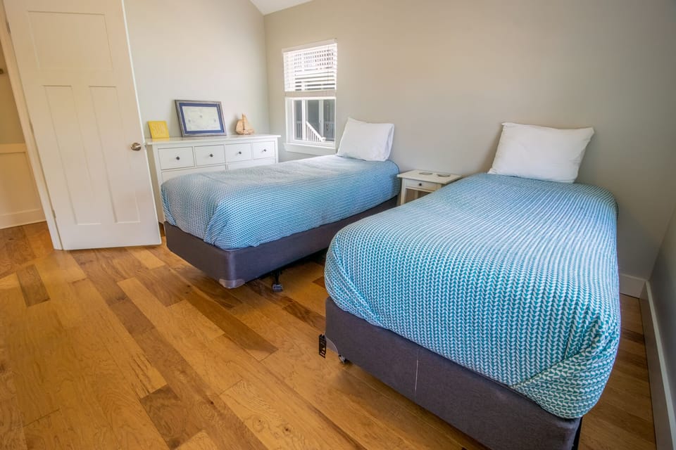 Second Level | Bedroom 2 | Twin