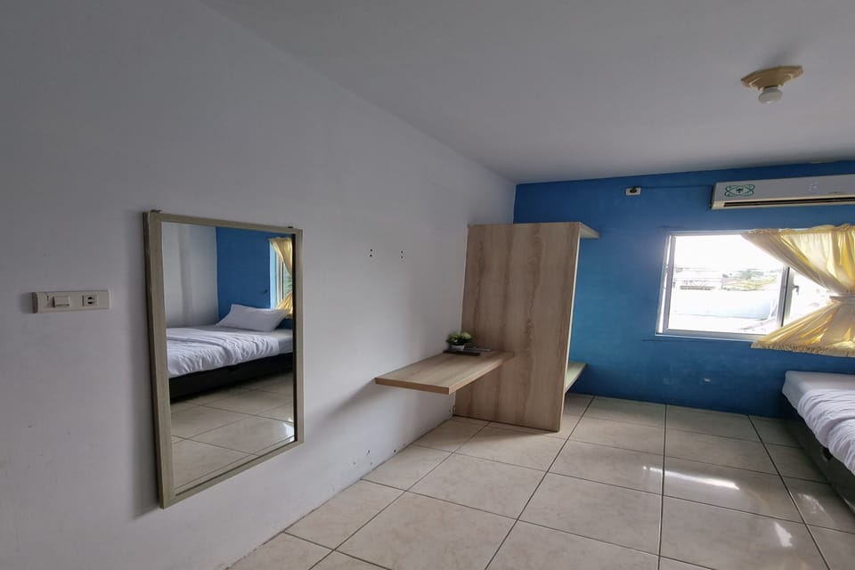 Standard Double Room | Desk, laptop workspace, bed sheets