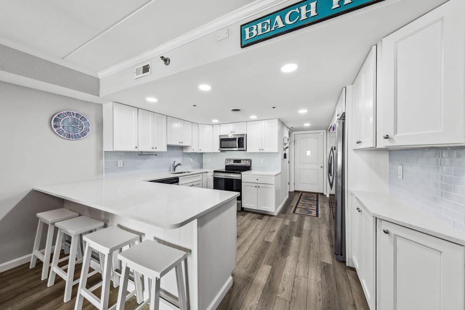 The chef in the family will love this fully stocked, bright and open kitchen.