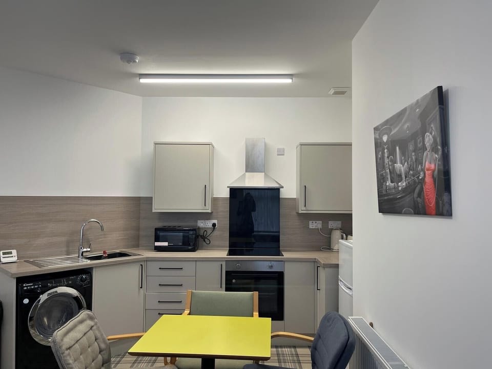 House | Private kitchen | Fridge, microwave, oven, stovetop