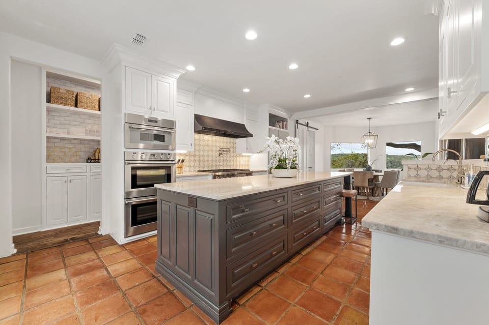 b7335912-687b-40bd-ba6d-ecce13de2a72