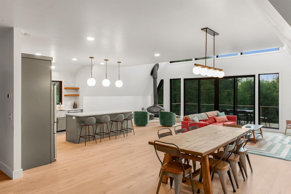 Bright Great Room w/ Dining Table w/ Seating for 8