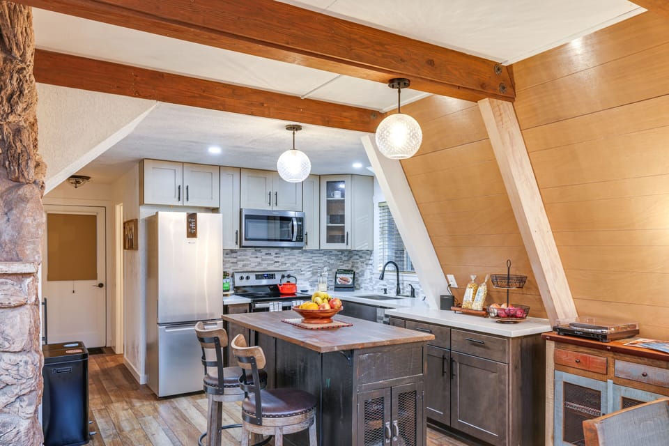 Kitchen | Cooking Basics | Complimentary Spices | Blender | Crockpot | 1st Floor