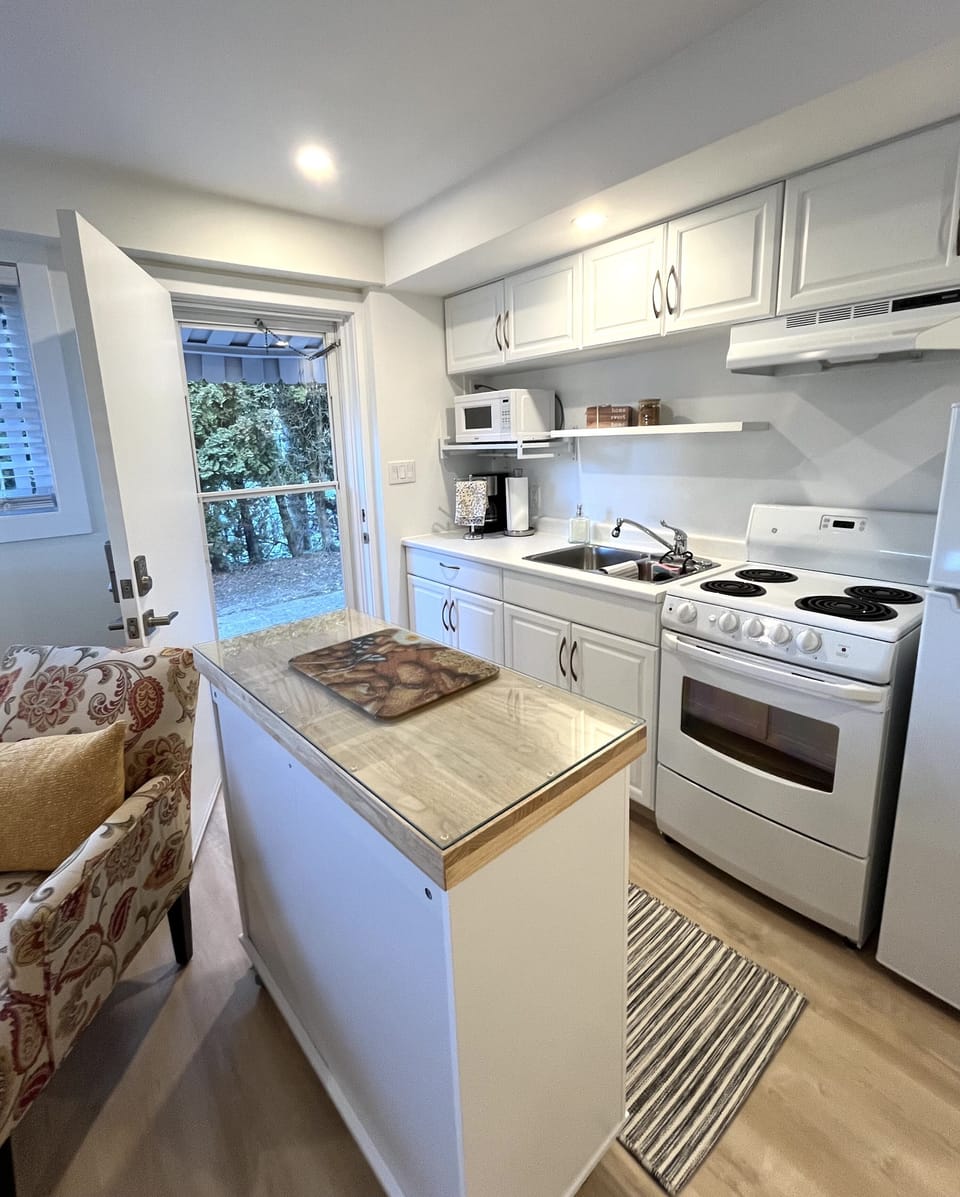 Full kitchen for meal preparations

