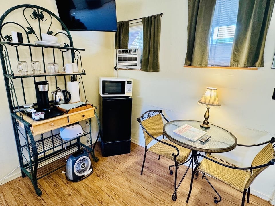 5-Lonestar Studio | Iron/ironing board (on request), WiFi (free), individually decorated