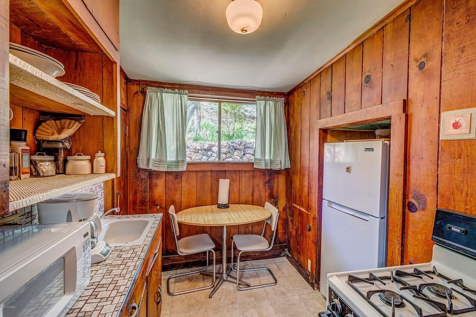 7-Juniper Flats Studio | Private kitchen | Coffee/tea maker, fridge, microwave, toaster