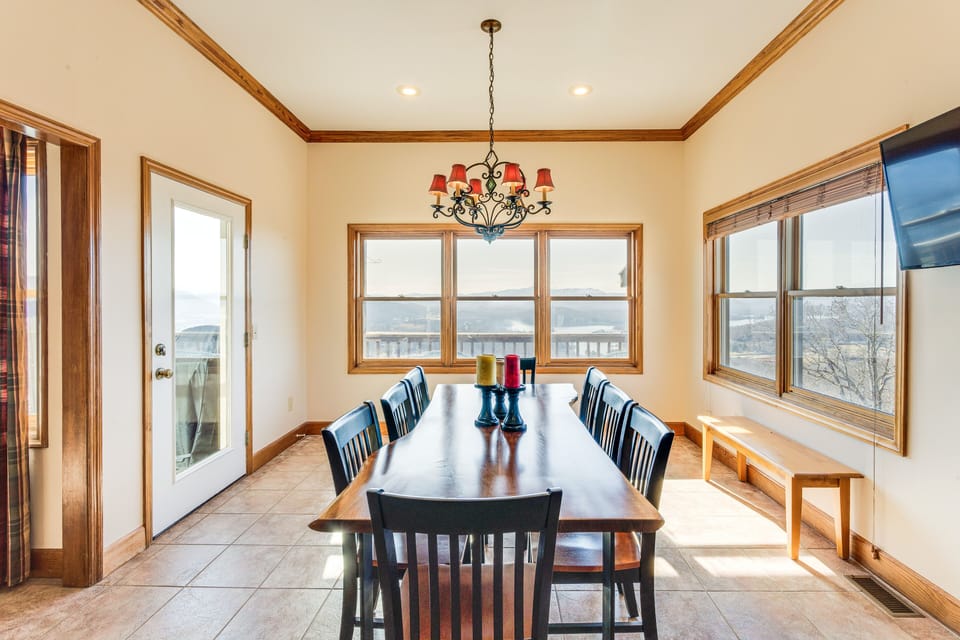 Dining Room | Dishware & Flatware Provided | Smart TV