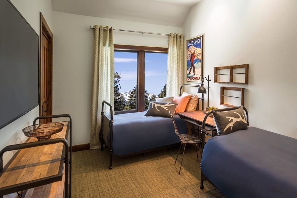 Please note that bedding configurations may vary per unit.