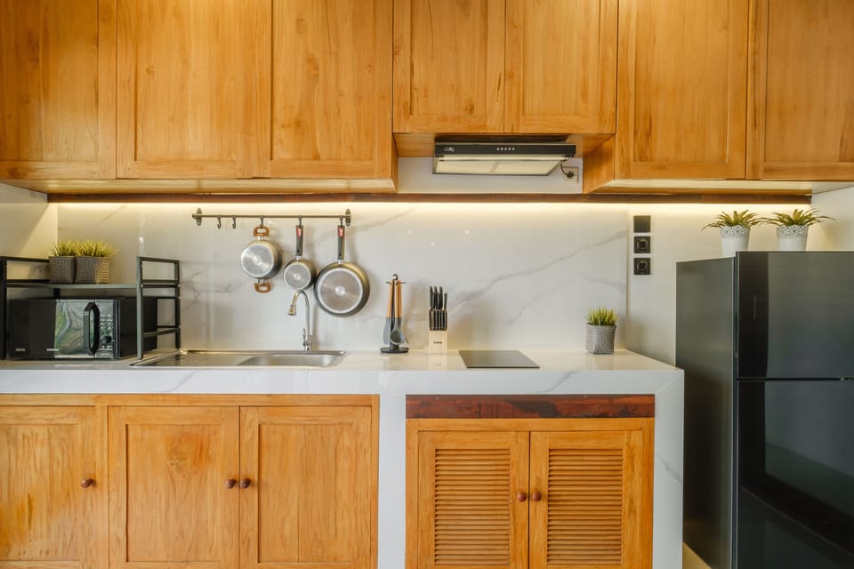 Luxury Villa | Private kitchen | Fridge, microwave, stovetop, coffee/tea maker